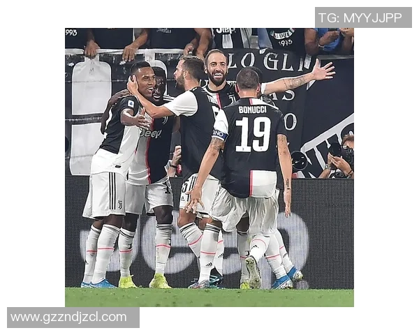 意甲激战：尤文图斯绝杀那不勒斯全场沸腾精彩瞬间回顾与分析