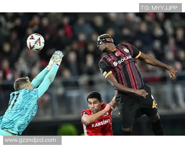 足总杯精彩对决那不勒斯小胜曼联引发转会风波与全场沸腾