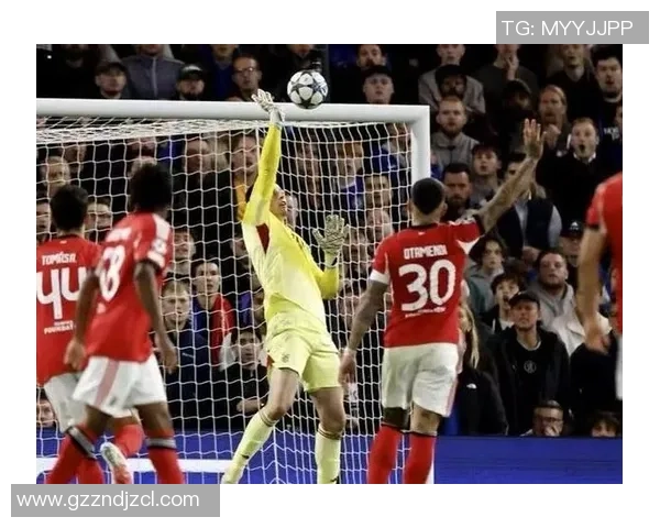 英超激战：拜仁逆转本菲卡争议判罚引发全场热议