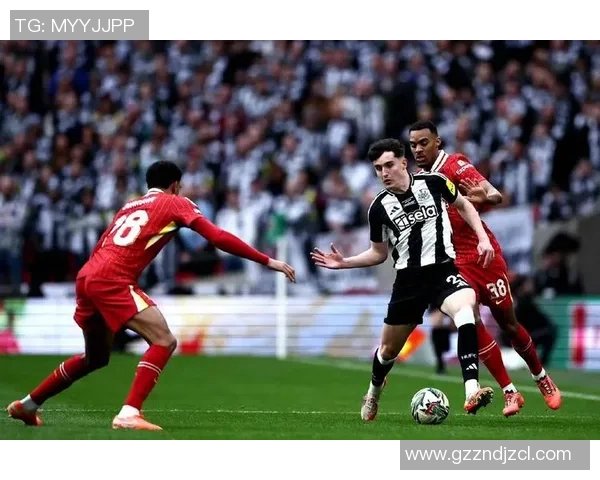 足总杯精彩对决多特蒙德与马竞战成平局绝杀时刻引发全场欢呼 足总杯精彩对决多特蒙德与马竞战成平局绝杀时刻引发全场欢呼